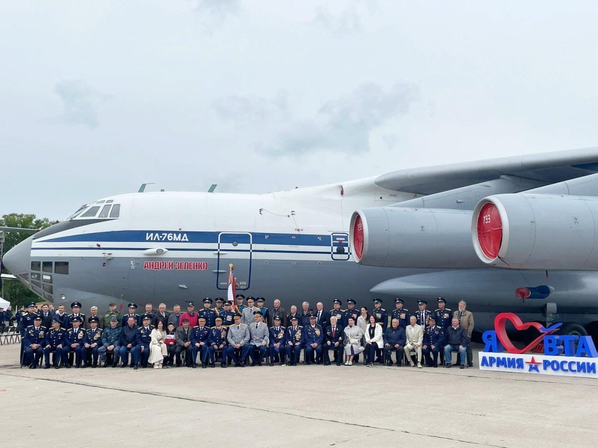 Военный самолет ил 76