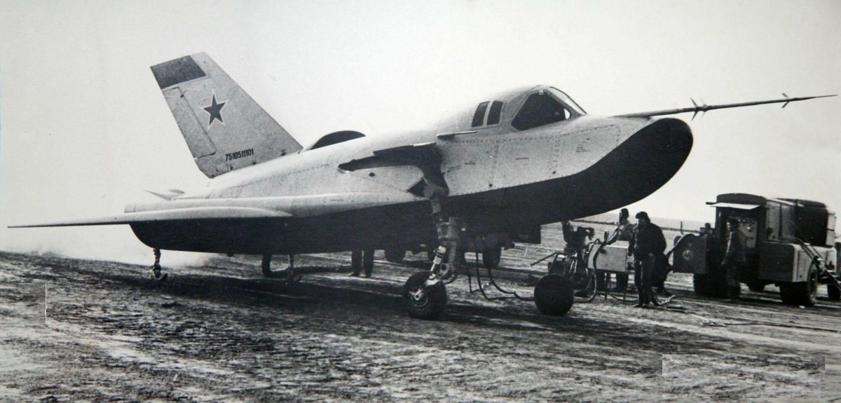 Орбитальный самолет миг-105