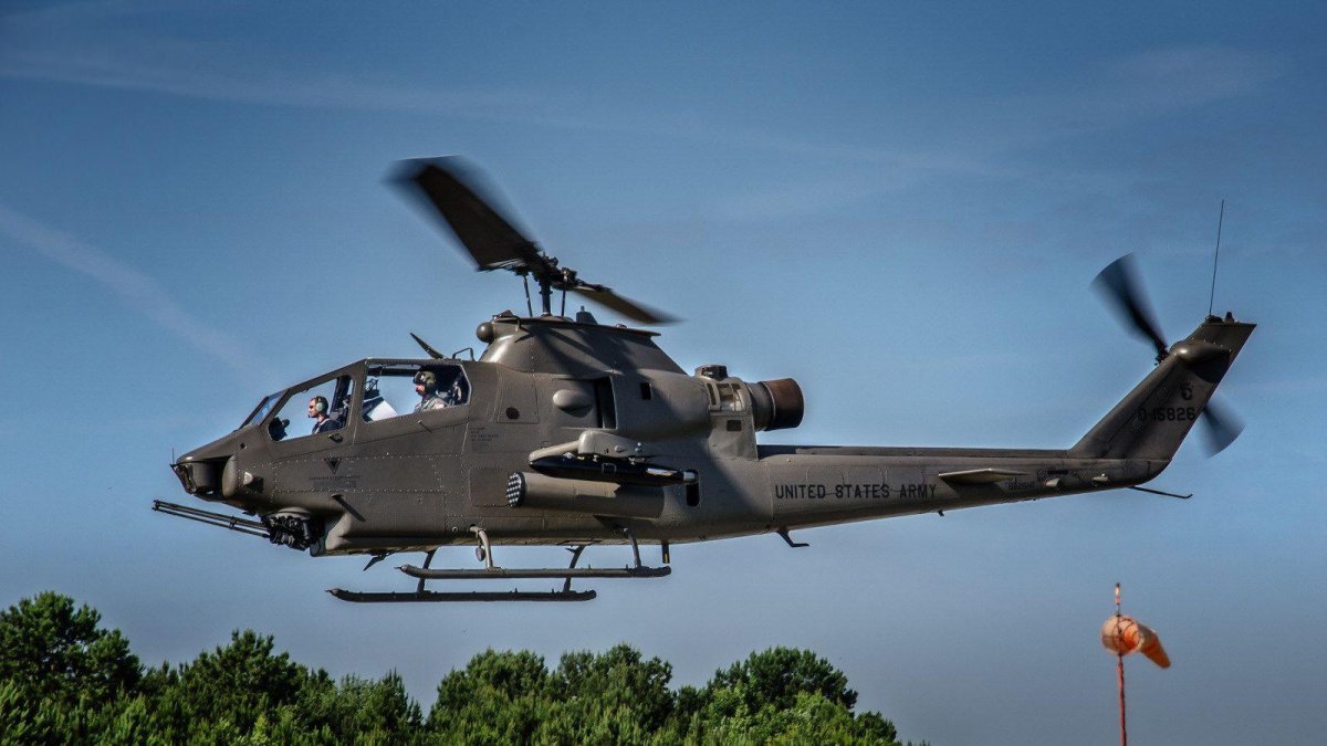 Вертолет Ah-1f