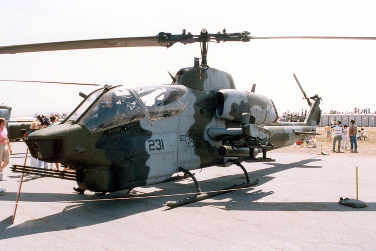 Bell Ah-1 Cobra вертолет