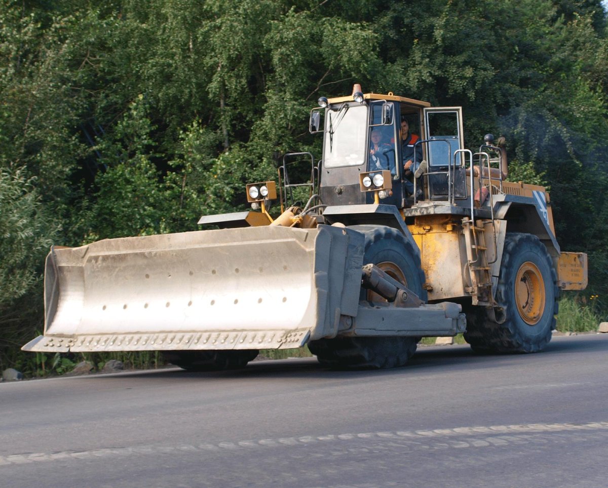 Бульдозер БЕЛАЗ 7823