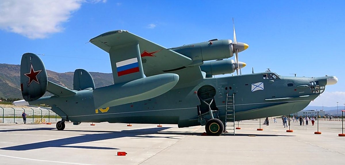 Противолодочный самолет бе-12