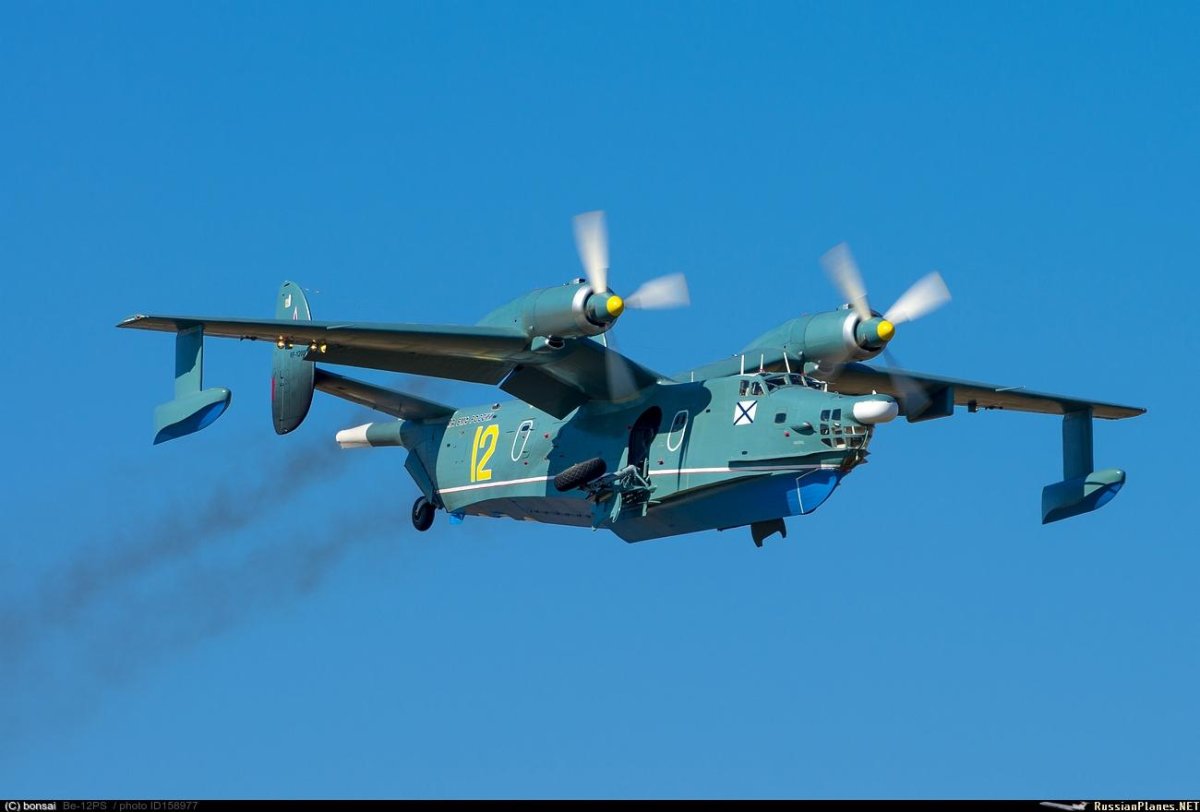 Противолодочный самолет бе-12
