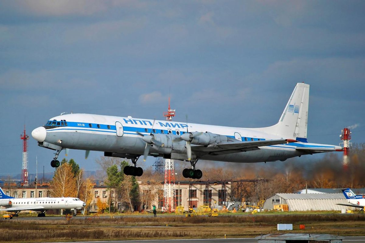 Турбовинтовой самолет ил 18