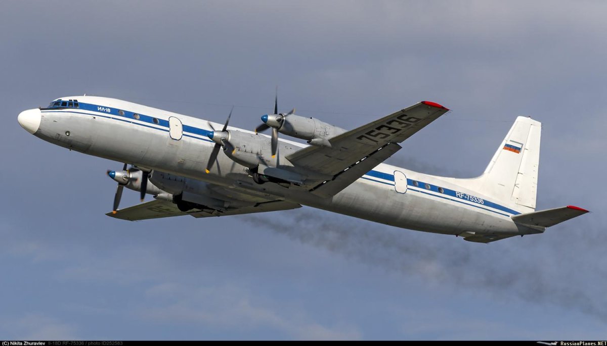 Ил-18 пассажирский самолёт