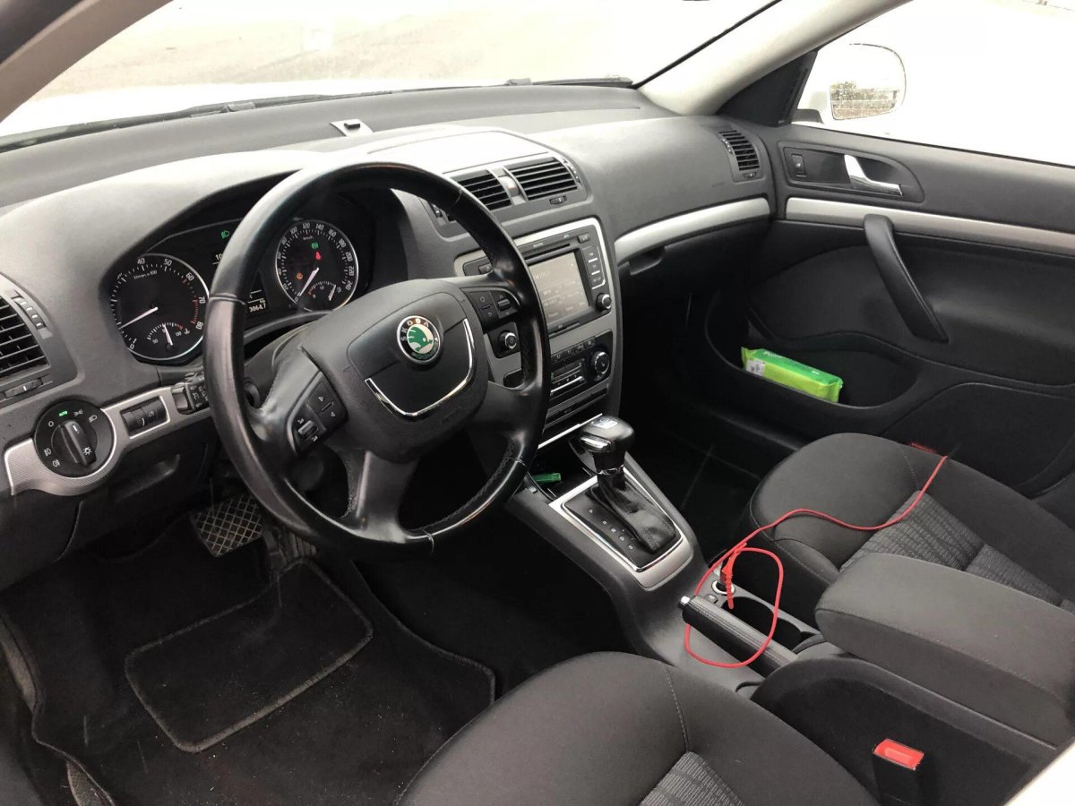 Шкода Октавия 2011