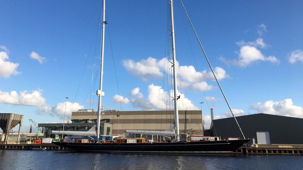 Парусная яхта Aquarius