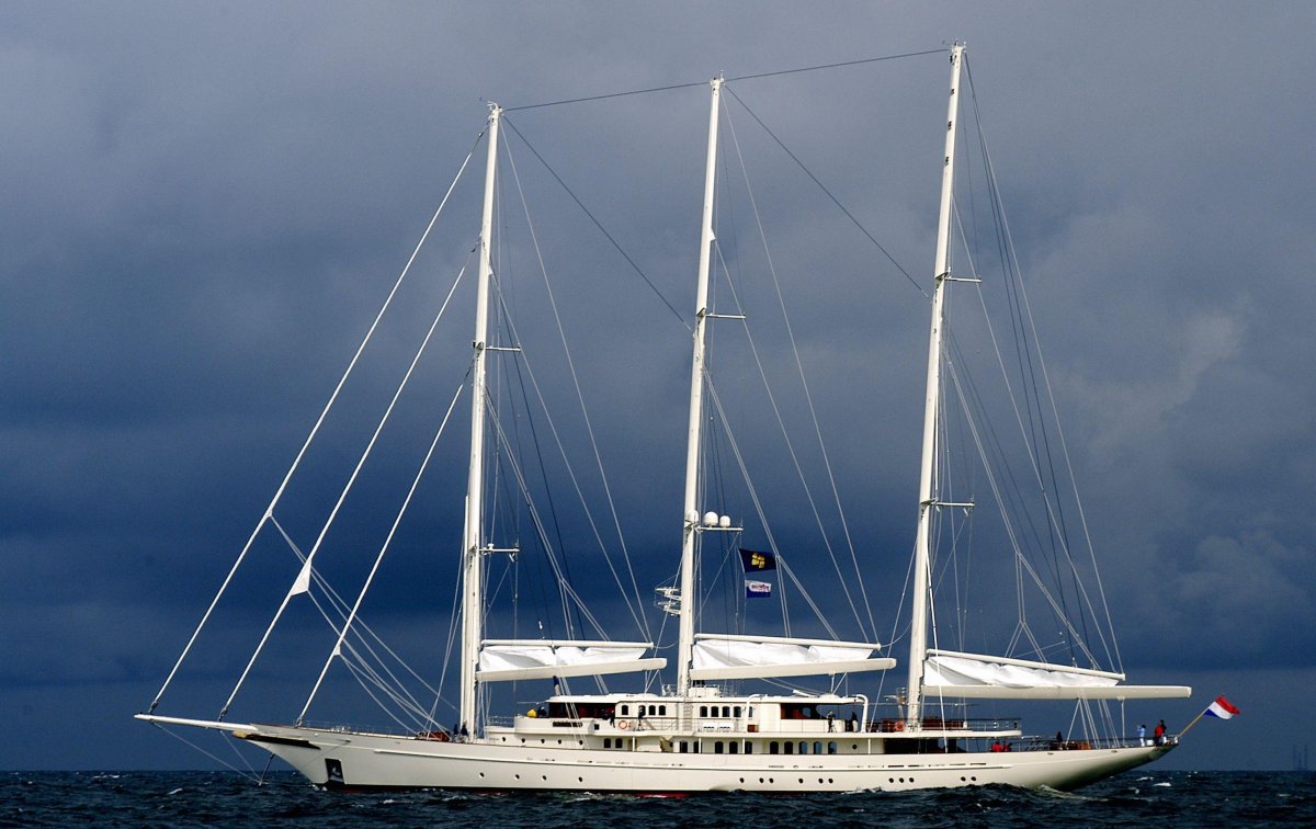 Парусная яхта Athena (90 метров)