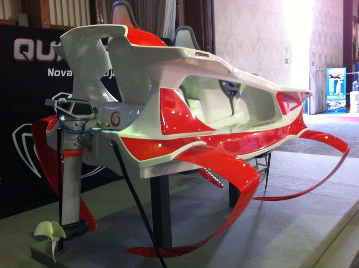 Водный мотоцикл на подводных крыльях