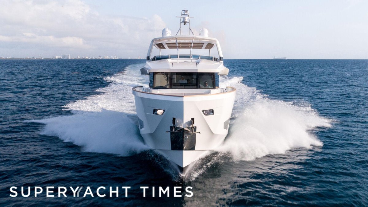 Глиссирующий катер