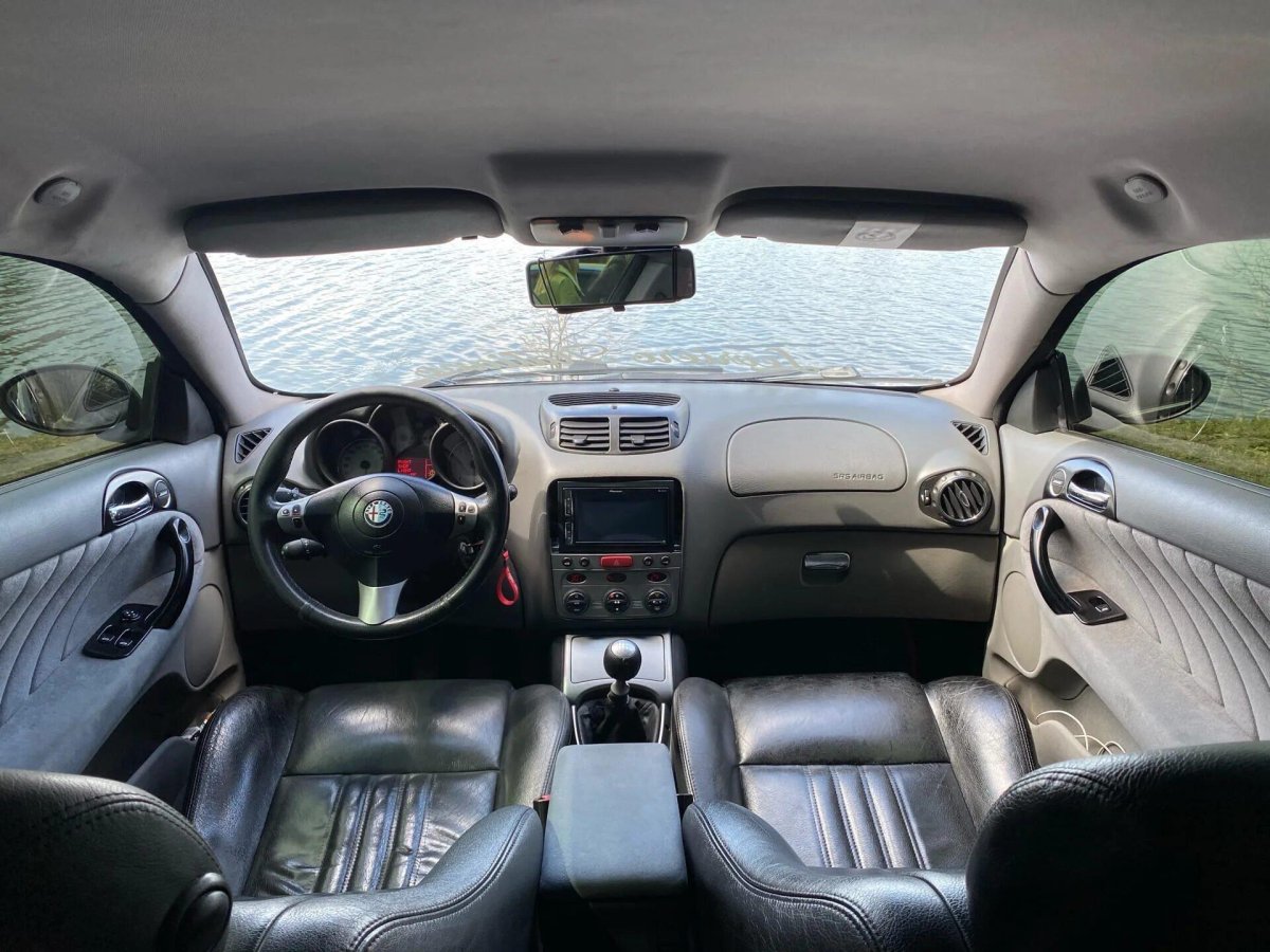 Alfa Romeo gt салон