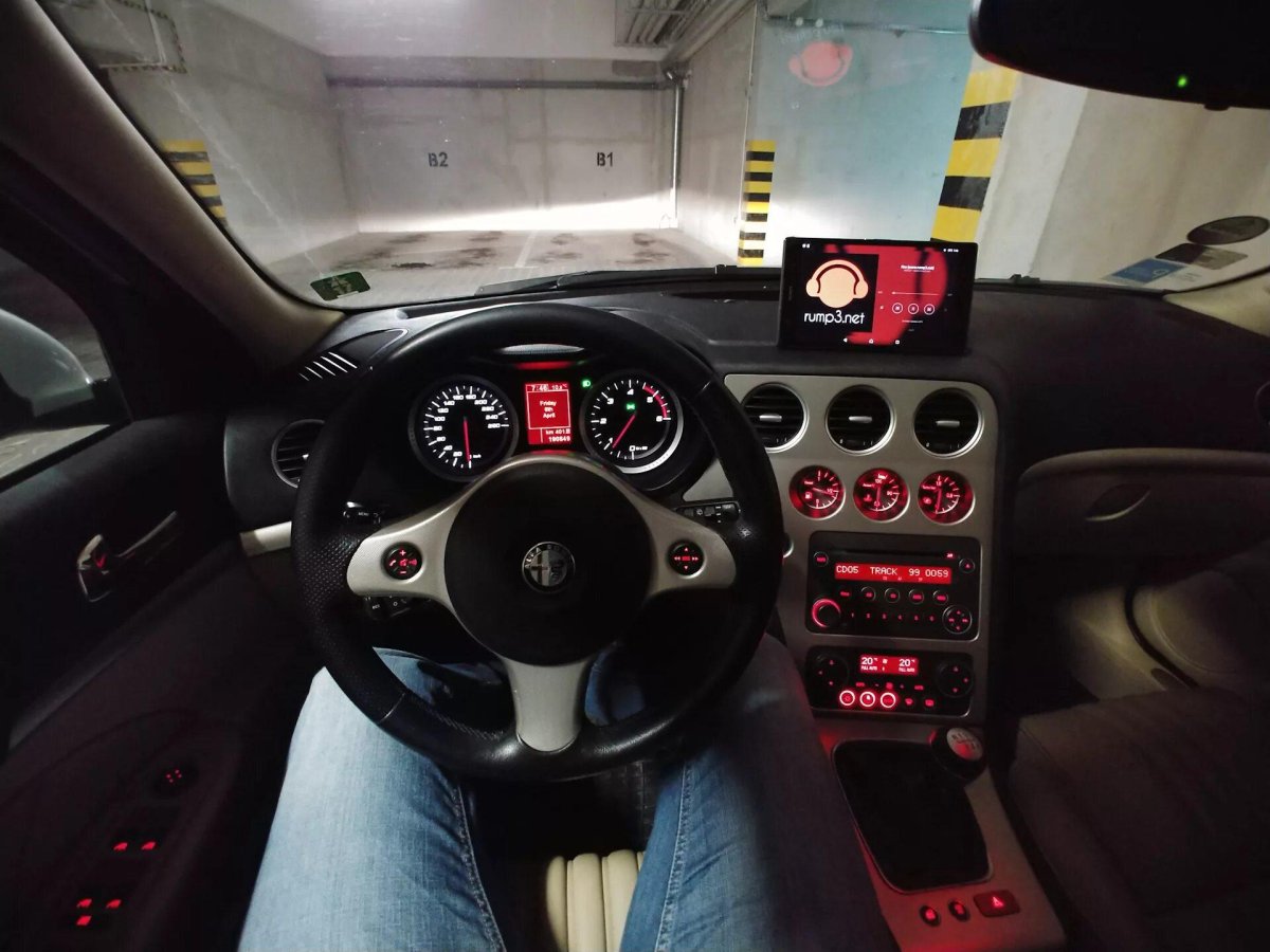 Alfa Romeo 159 панель