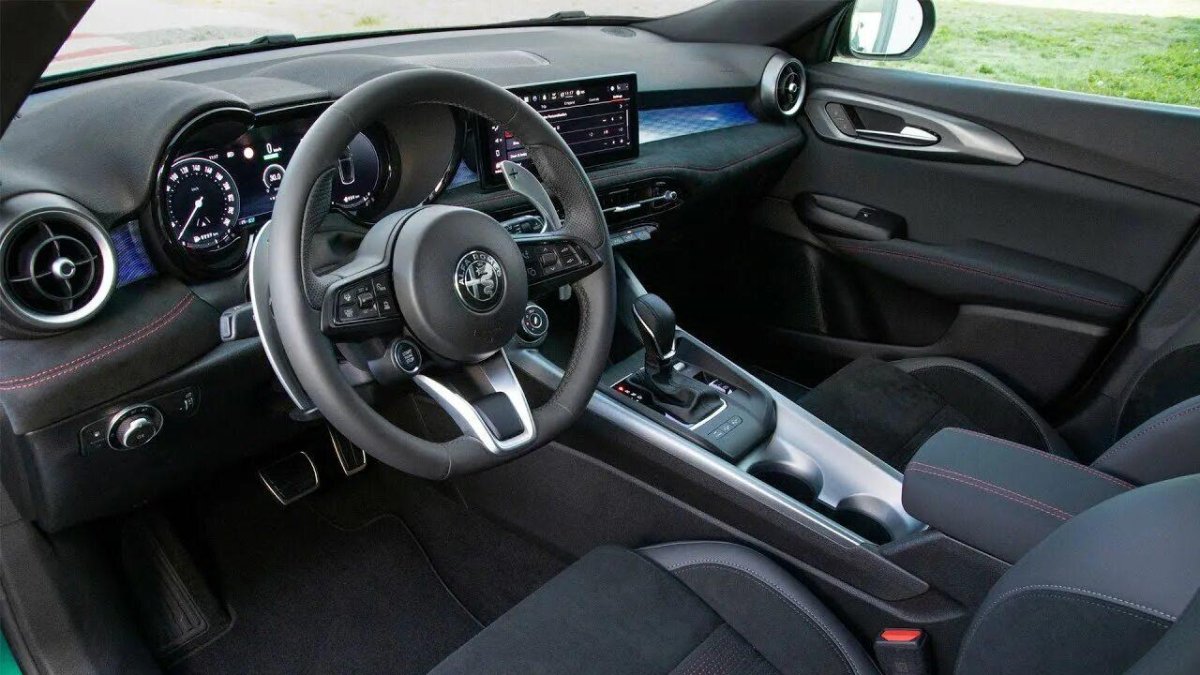 Alfa Romeo Tonale Interior