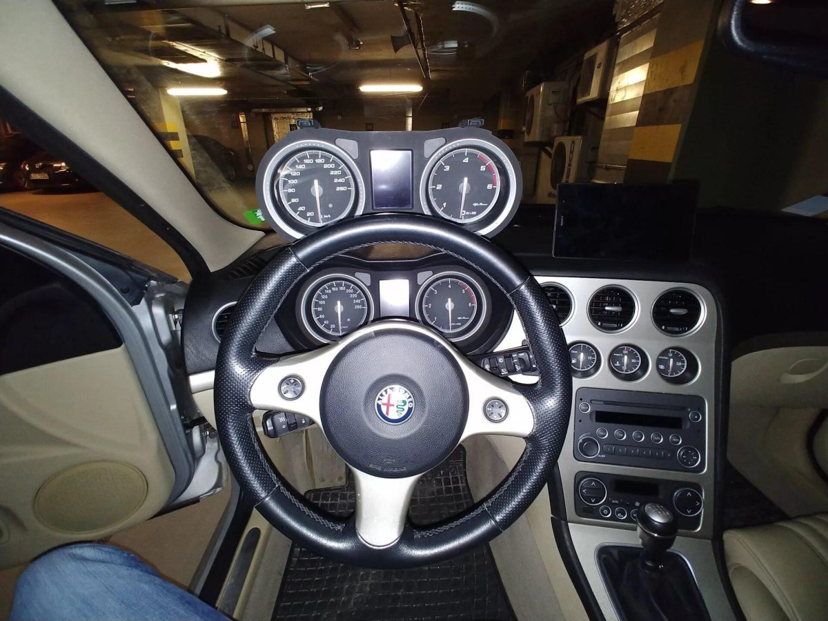 Alfa Romeo 159 панель