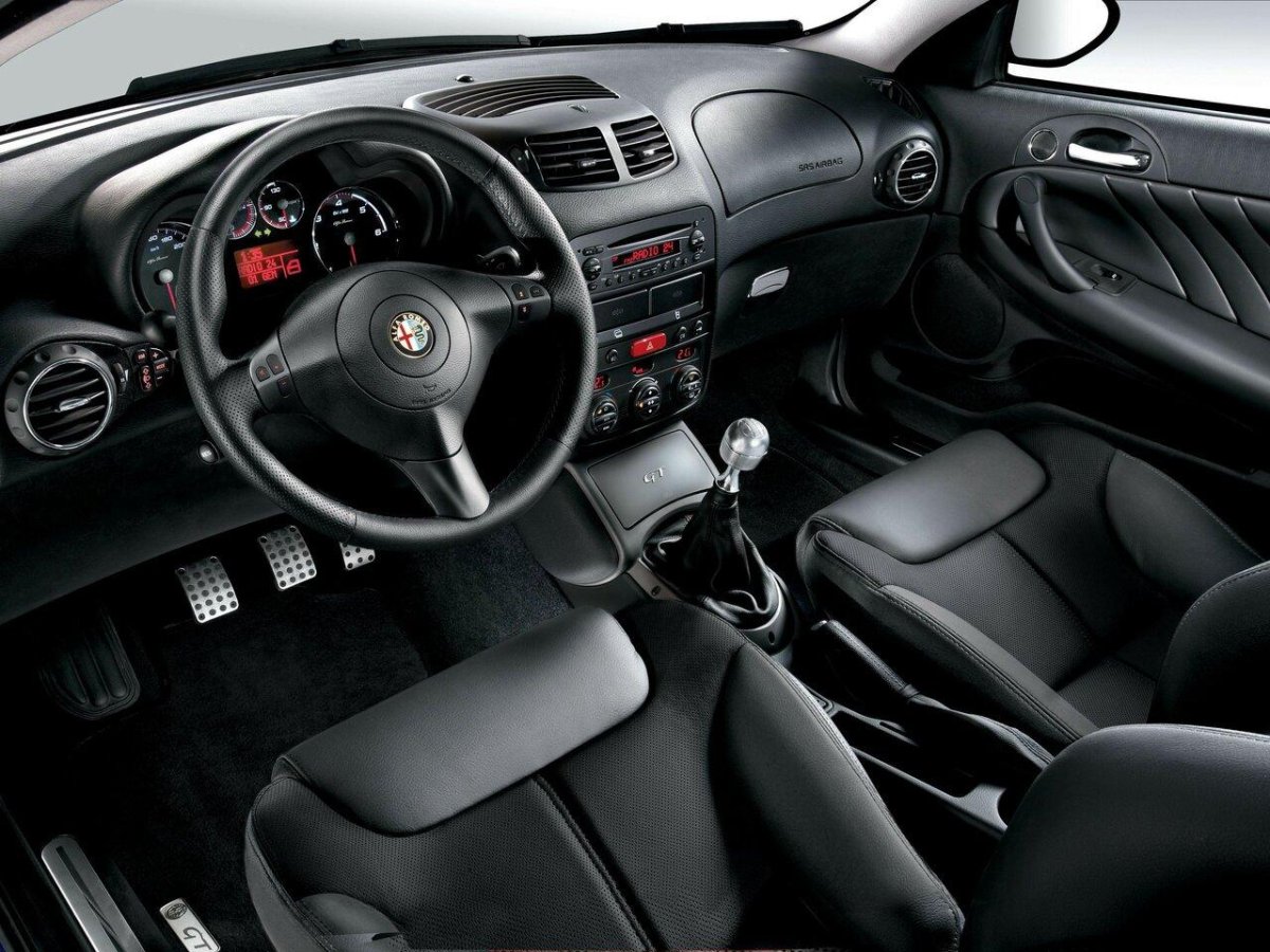 Alfa Romeo gt Interior