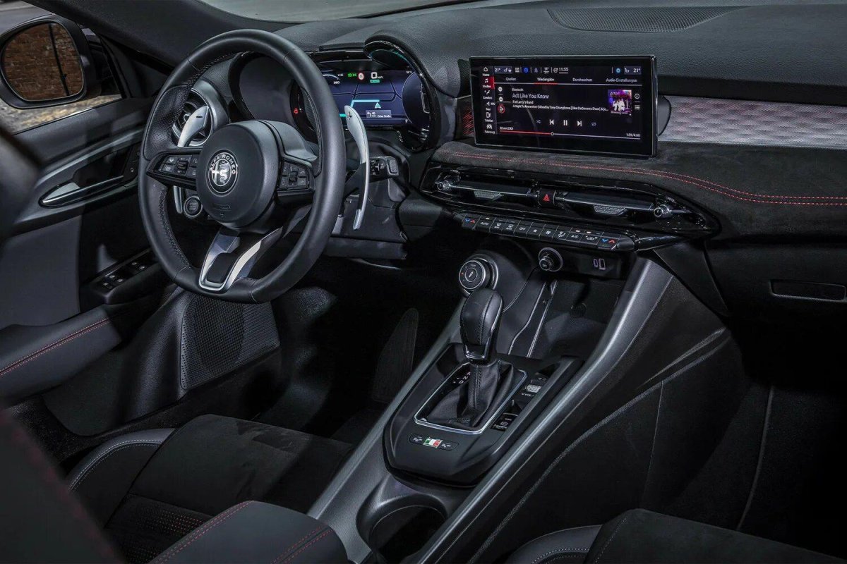 Альфа Ромео Тонале салон