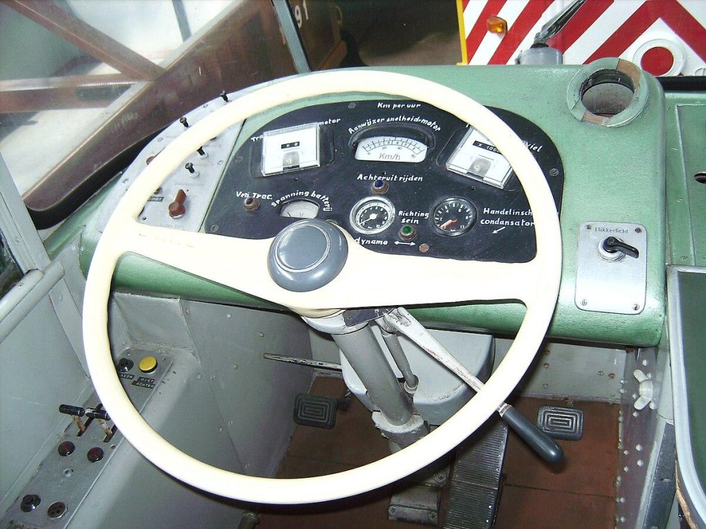 Руль в трамвае