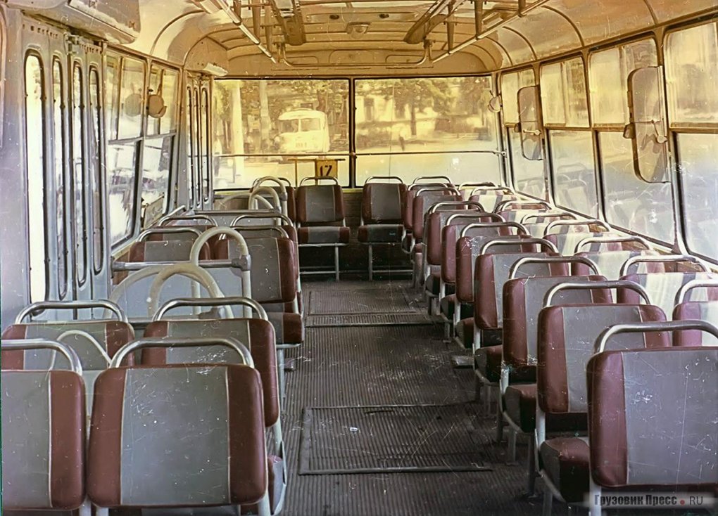 ЗИУ-5 троллейбус салон