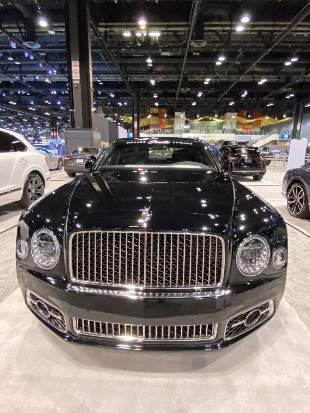 Машина Бентли 2022