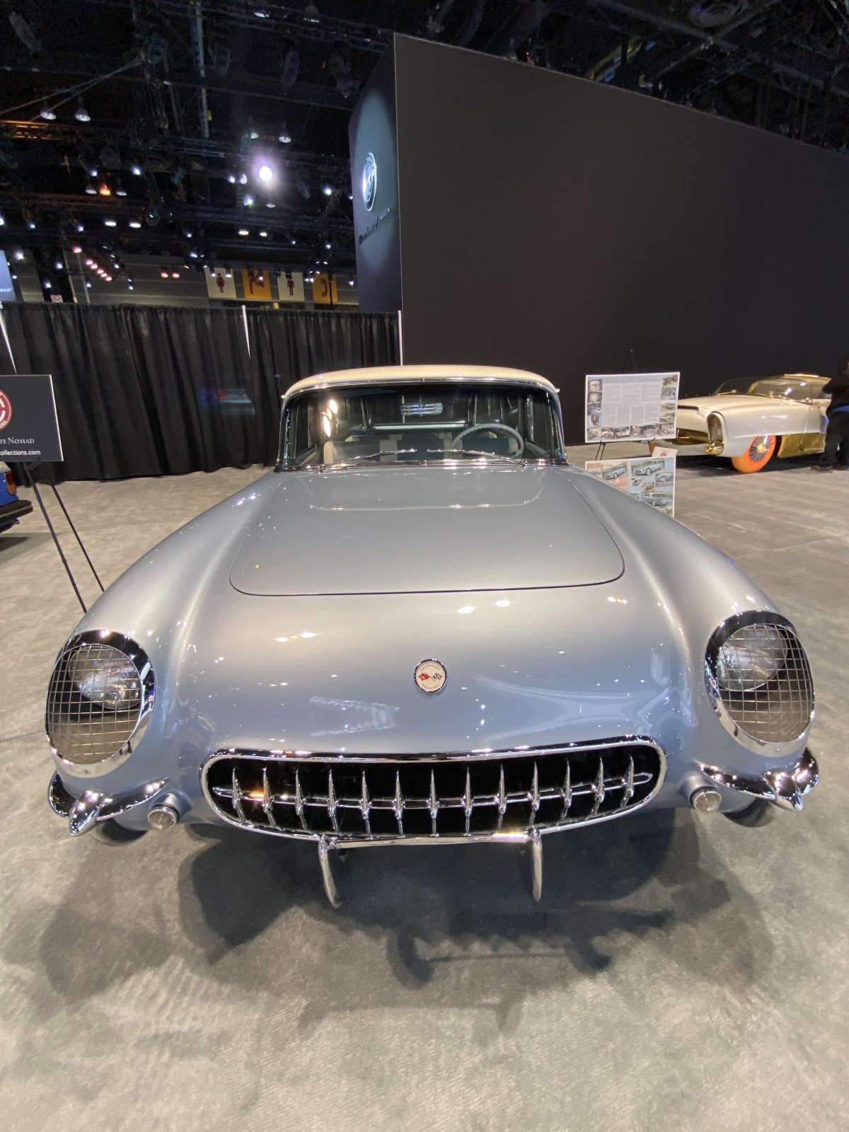 Aston Martin db5 Джеймса Бонда