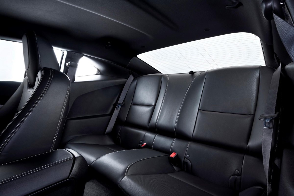 Шевроле Камаро салон сзади