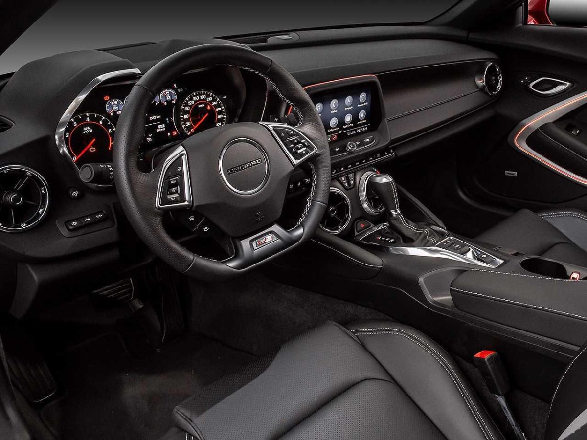 Chevrolet Camaro 2021 салон