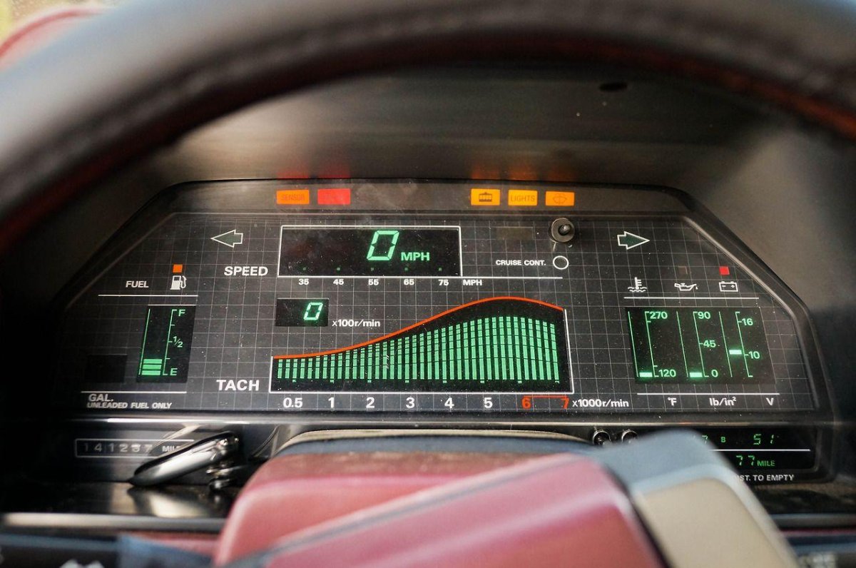 Nissan 300 ZX приборная панель