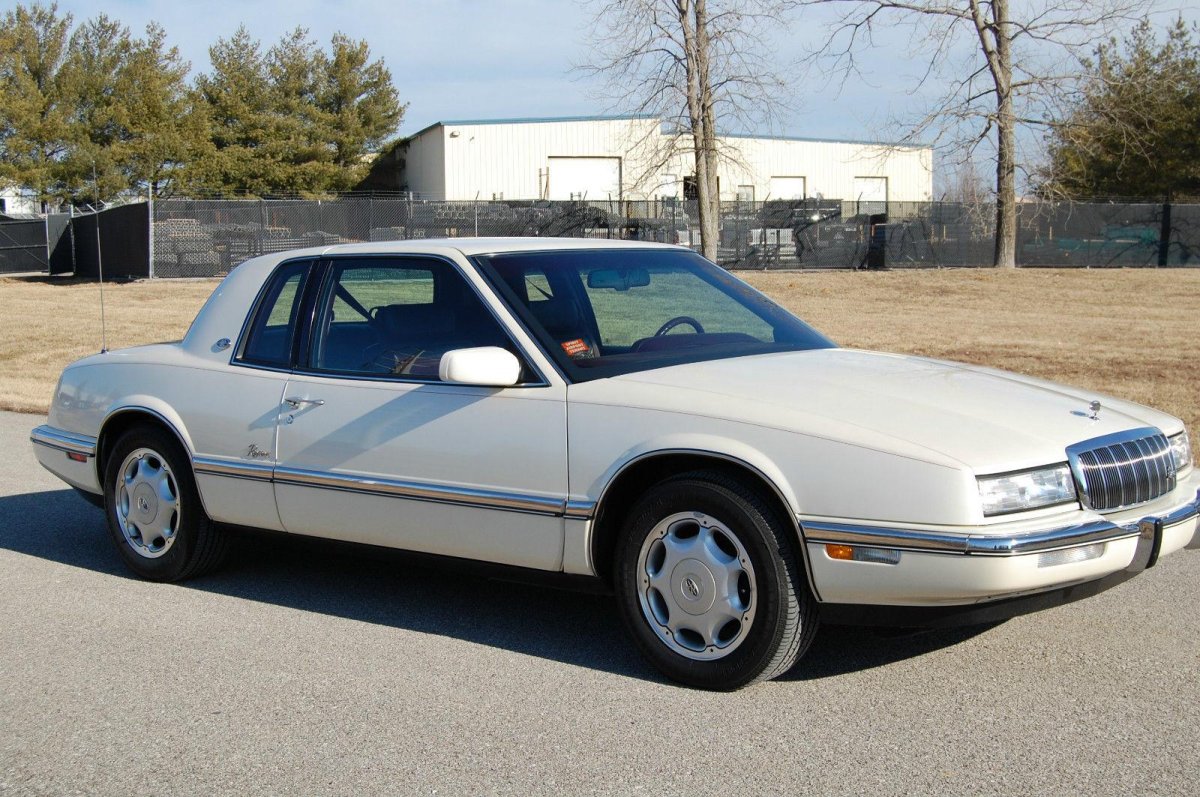 Buick Riviera 1993