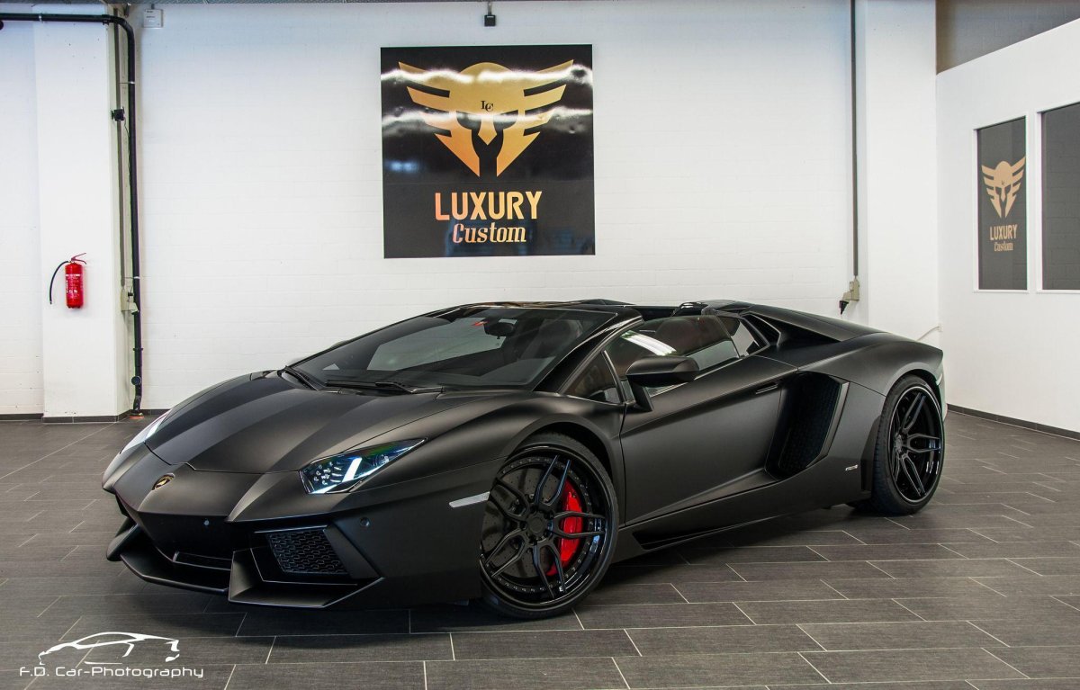 Lamborghini Aventador SV Roadster черный