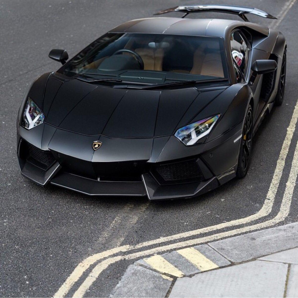 Ламборджини Авендатор