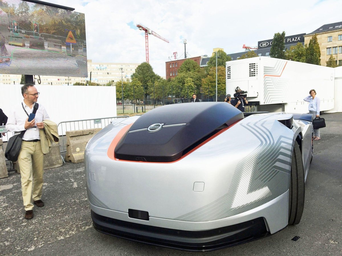 Беспилотный электрогрузовик Volvo Vera