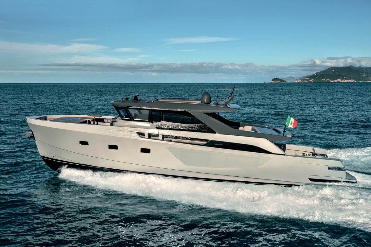 Моторная яхта