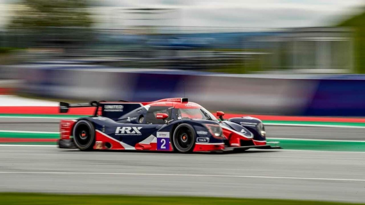 Болид на треке