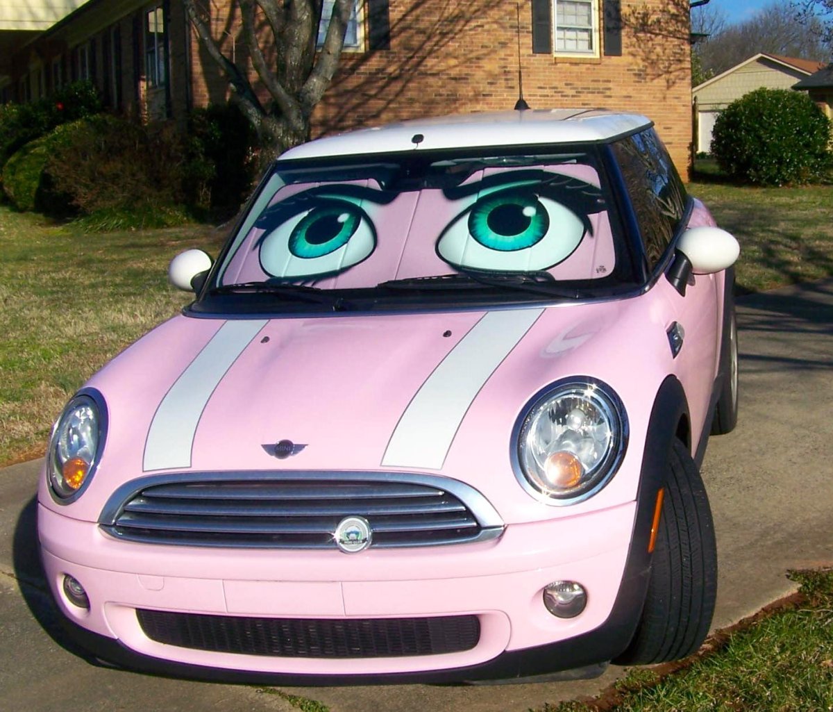 Мини Купер с ресничками