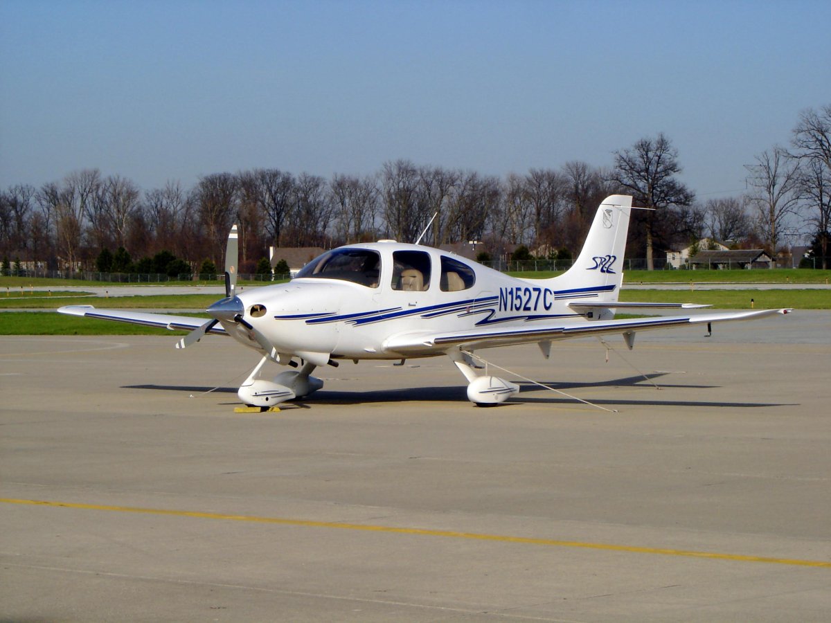 Самолет Cirrus sr22
