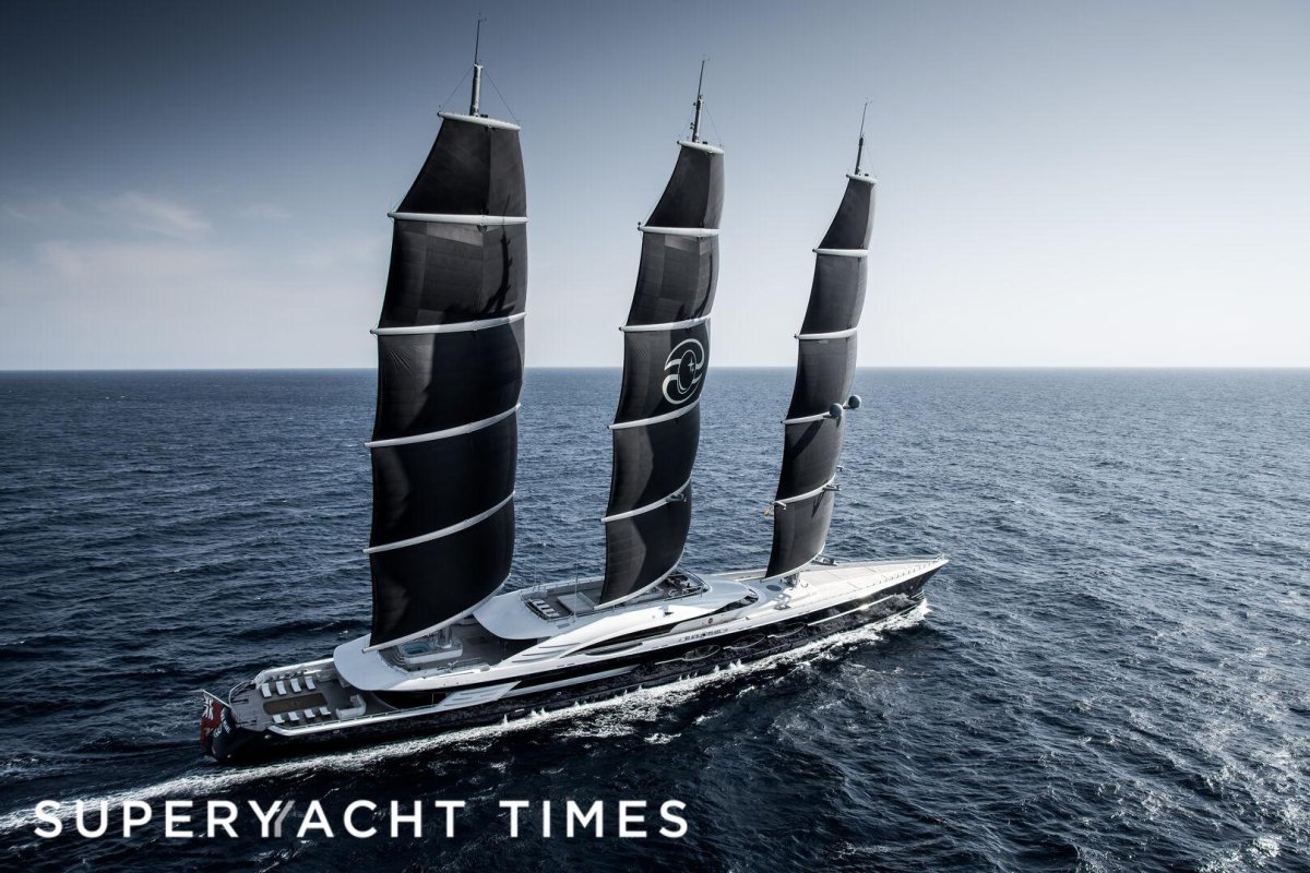 Парусная яхта черная Жемчужина