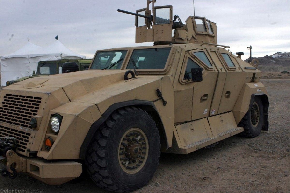 Броневик HMMWV JLTV