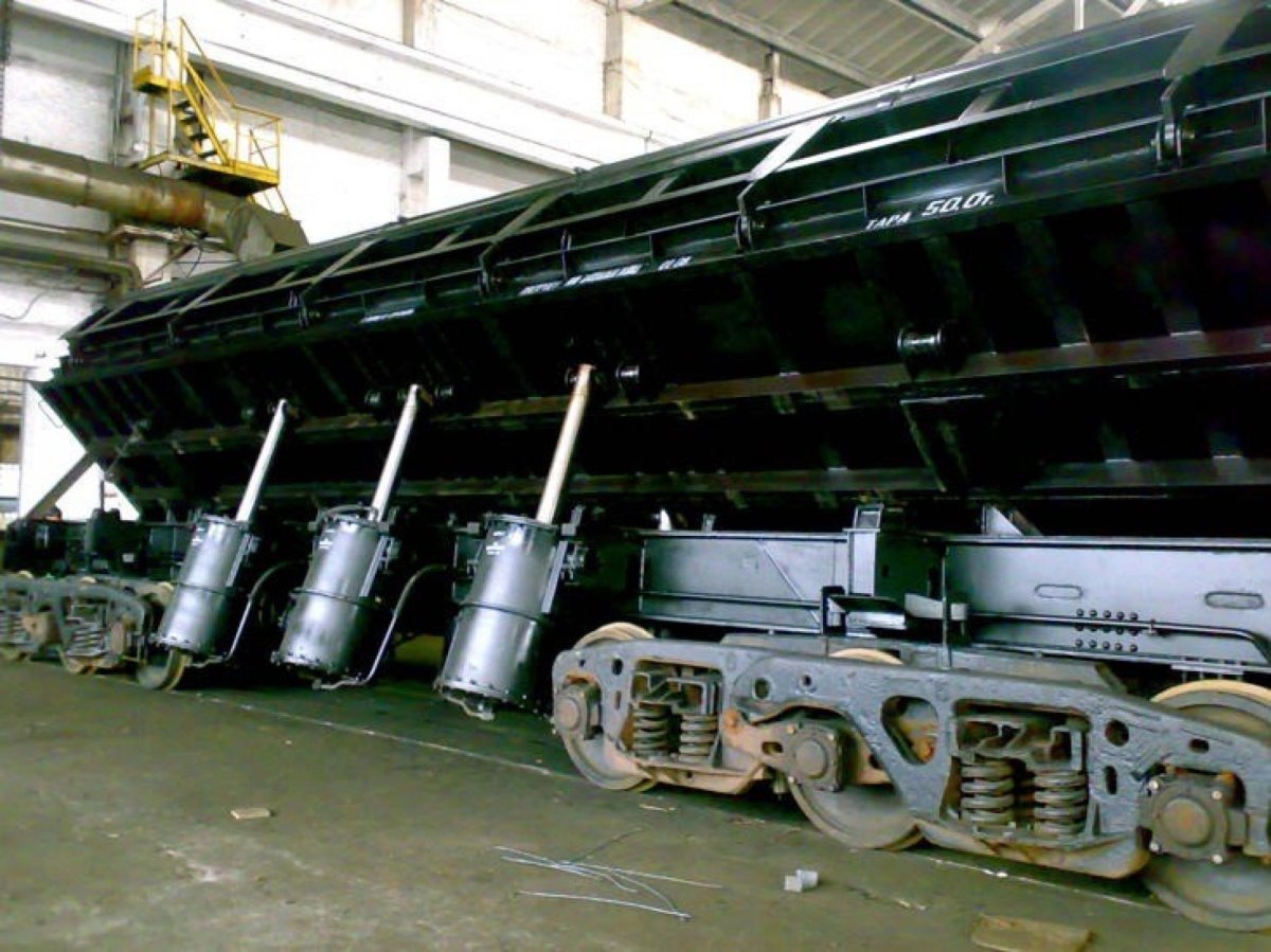 Цилиндр опрокидывания думпкара 2вс-105