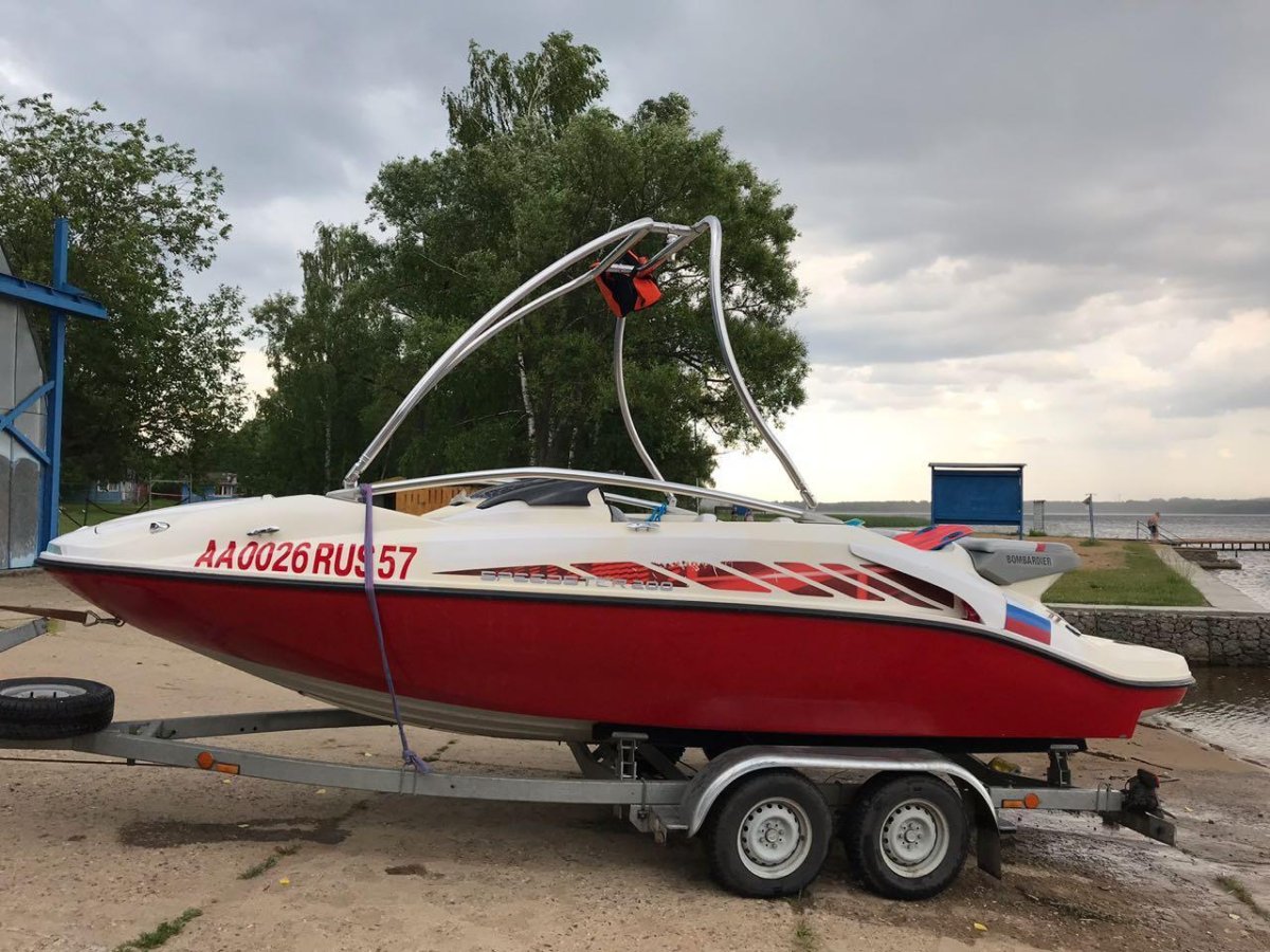 Катер Bombardier 200