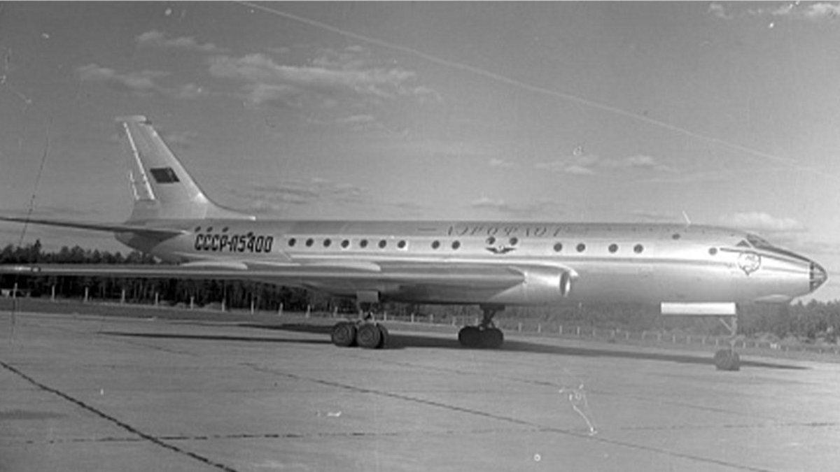 Самолет Туполева ту 104