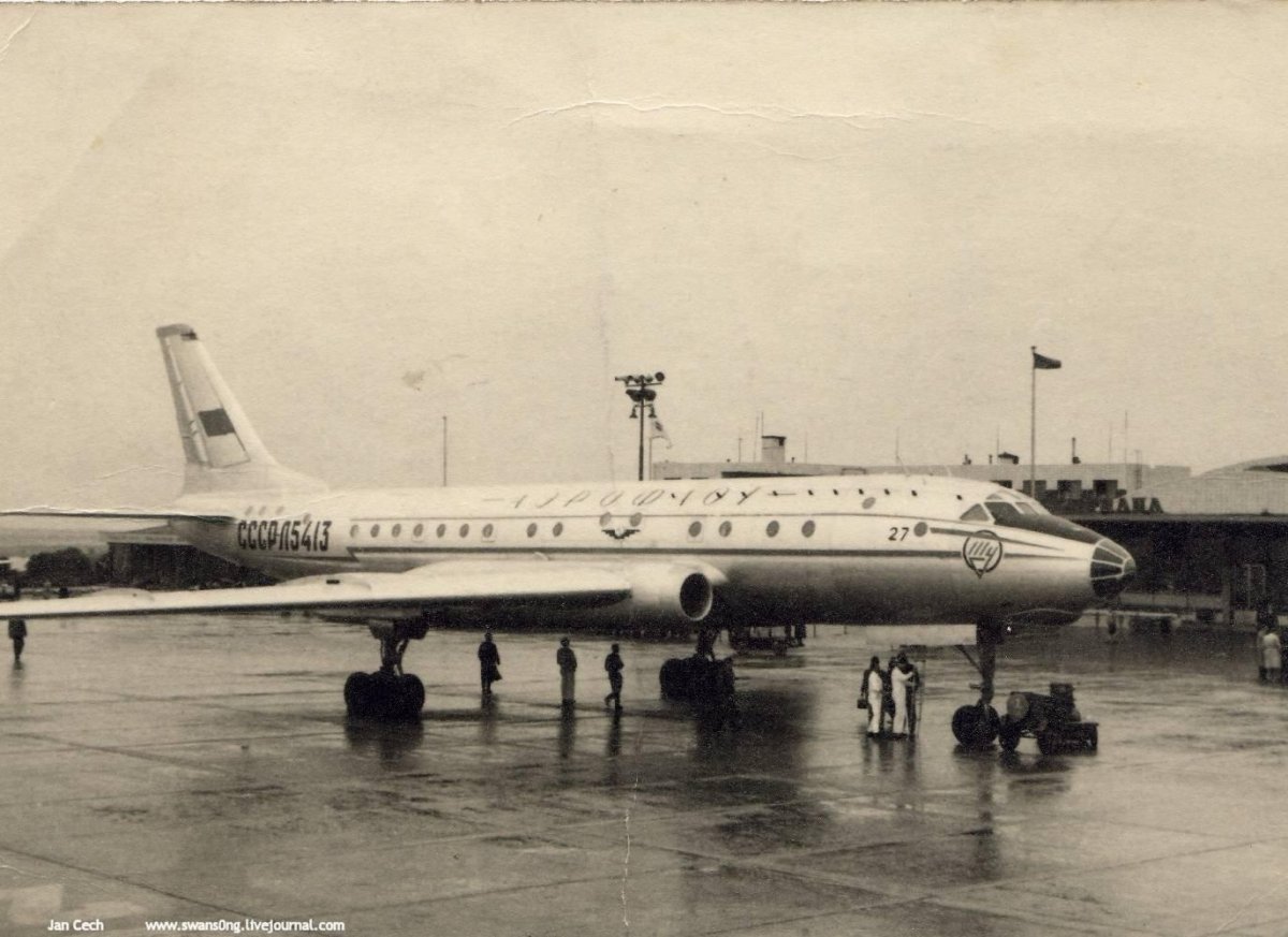 Самолет ту 104