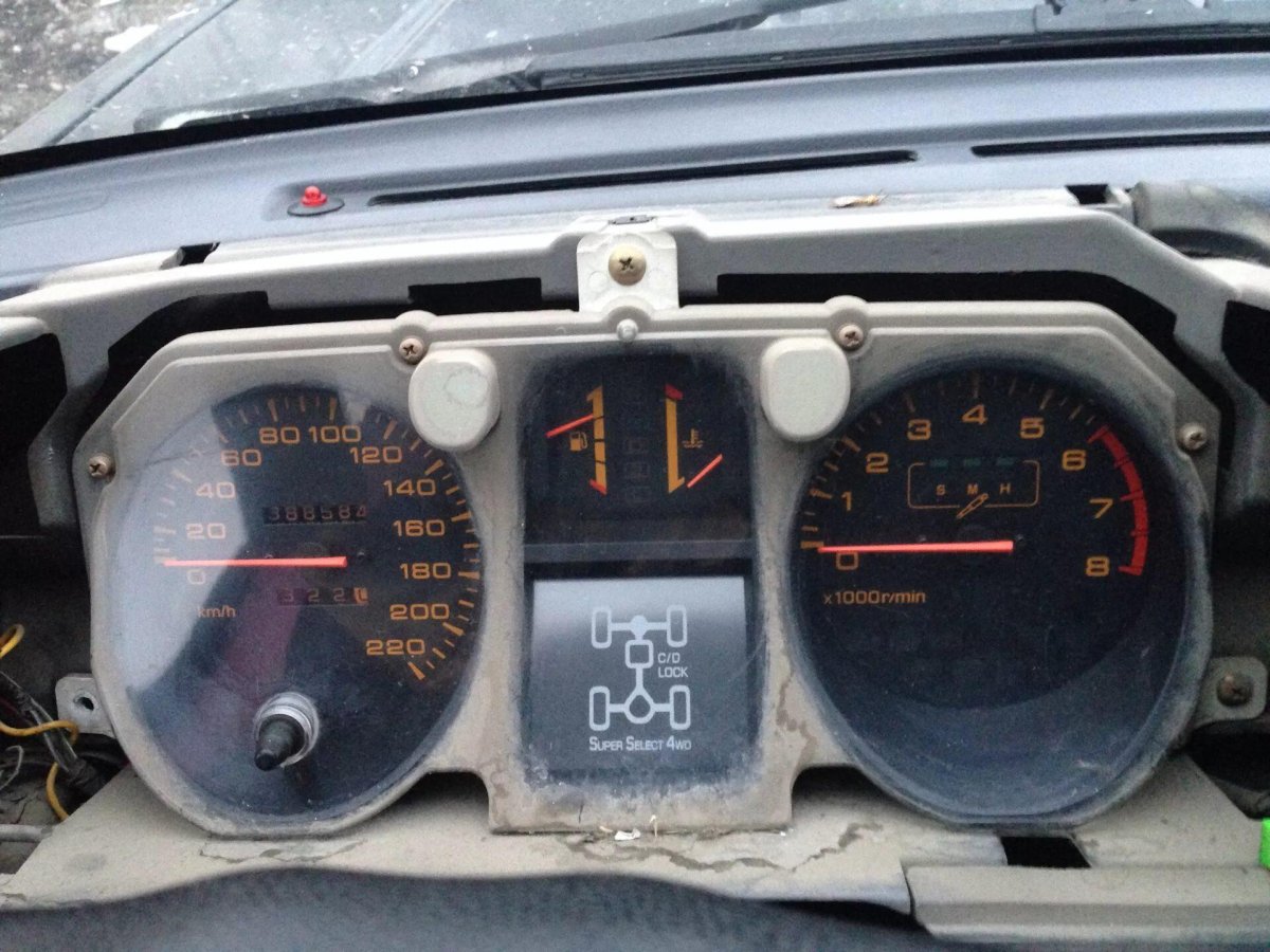 Панель приборов Митсубиси Паджеро 2
