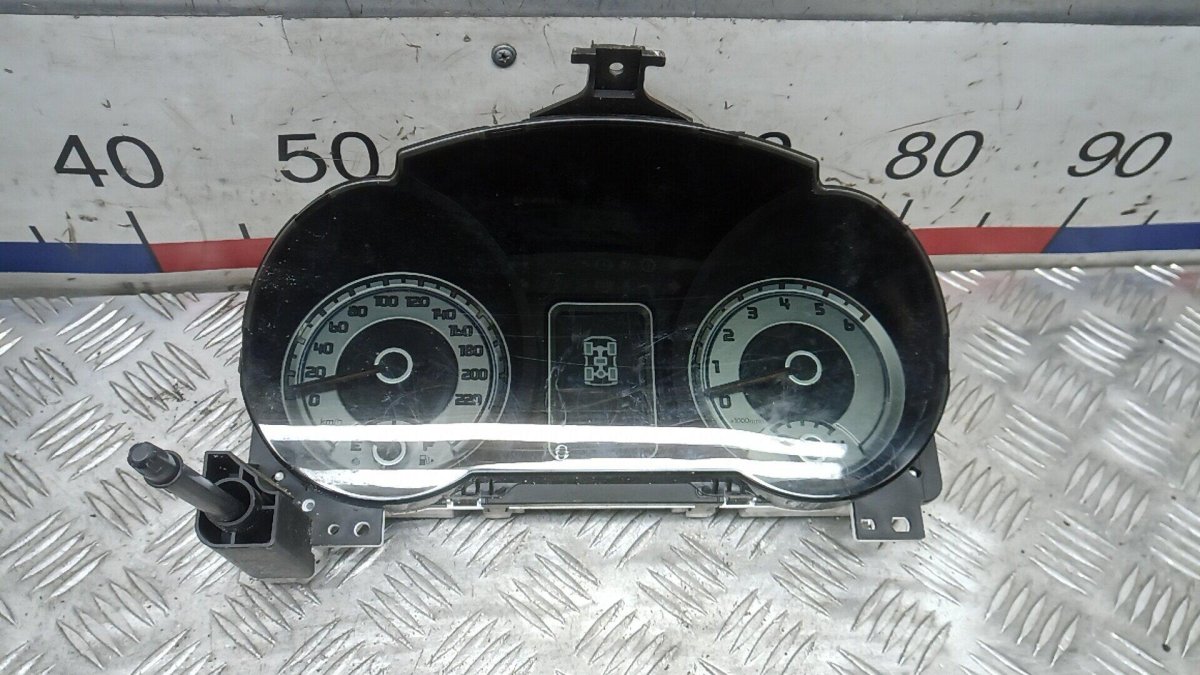 Мицубиси Паджеро 4 панель приборов