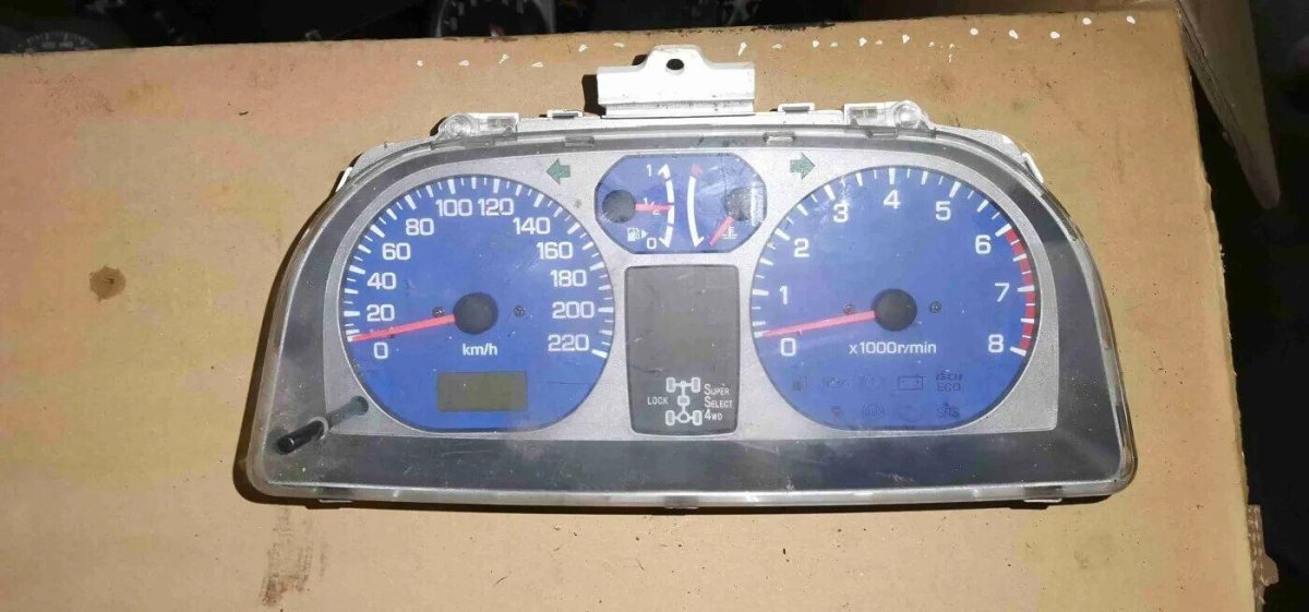 Pajero Pinin панель приборов