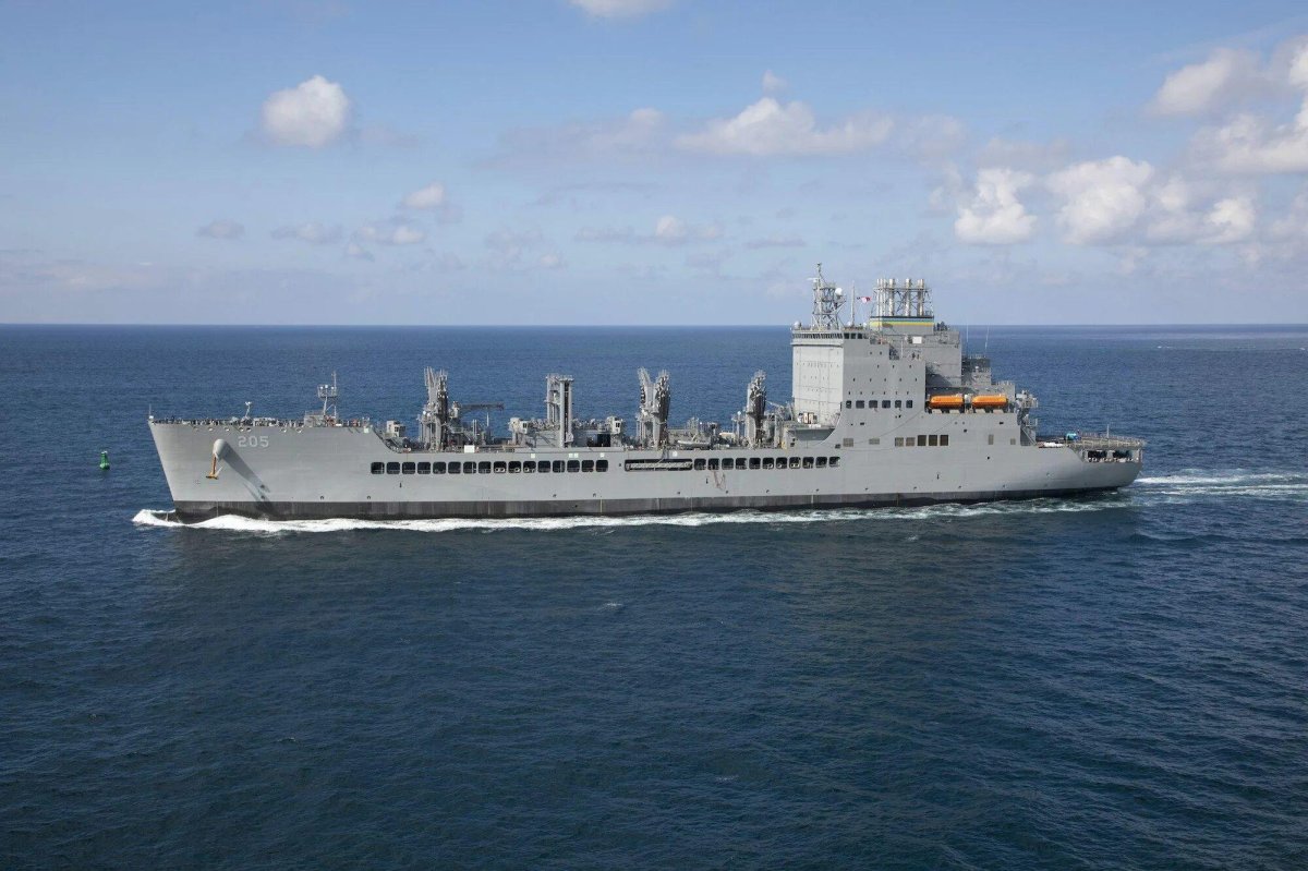Танкер USNS Laramie (t-ao-203)