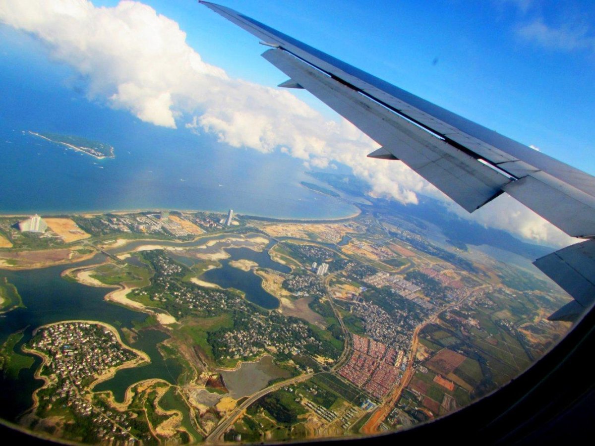 Вид из самолета на землю