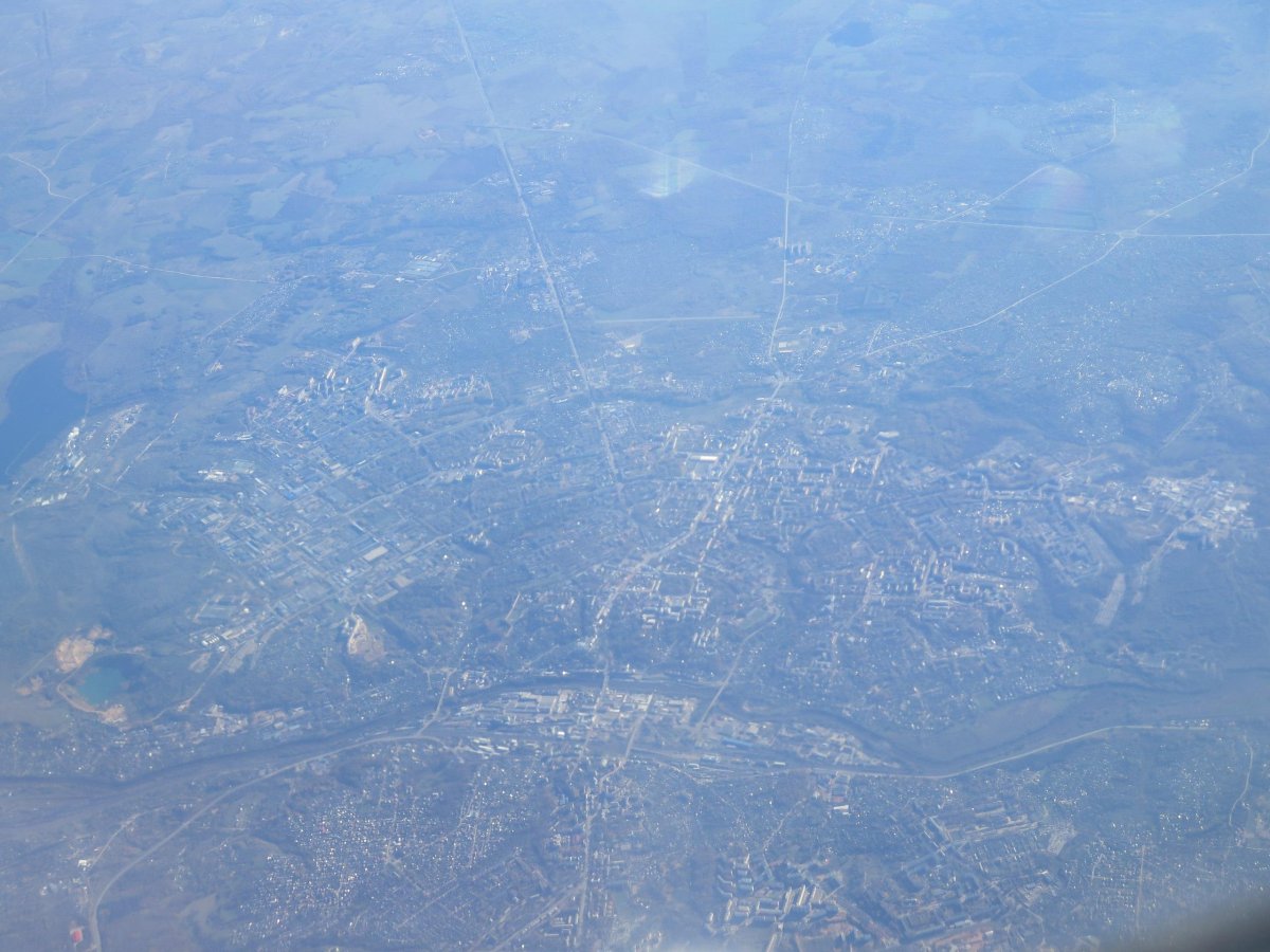 Желтые квадраты видны с самолета