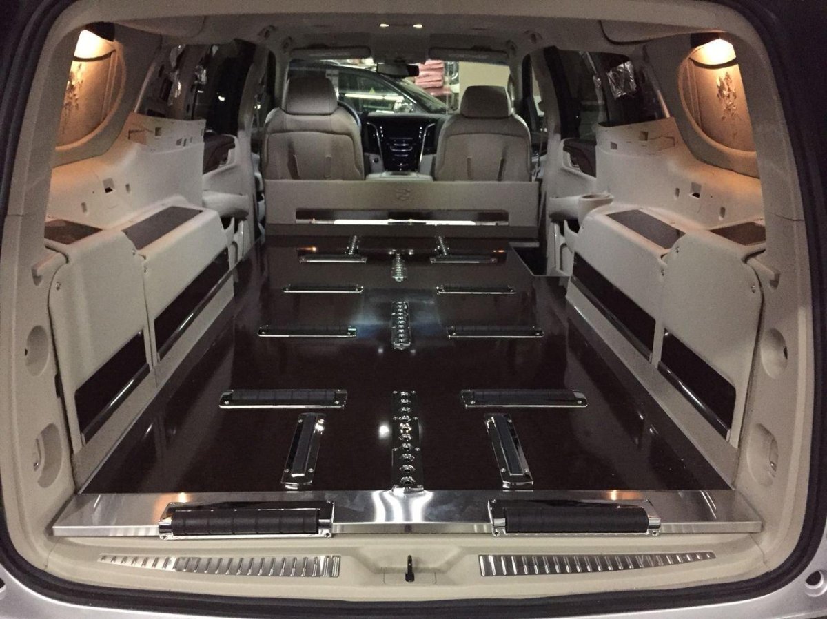 Кадиллак Эскалейд 2023 салон