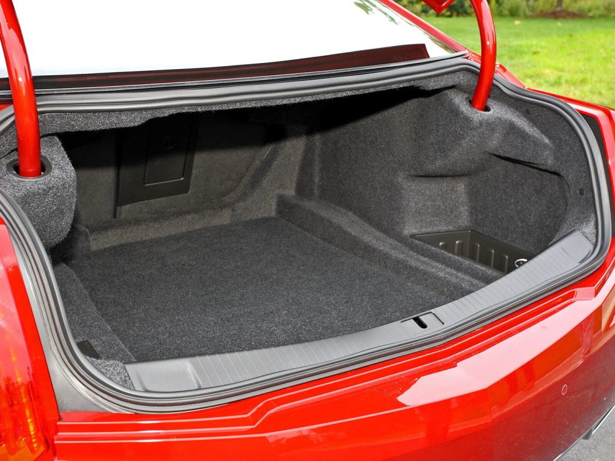 Cadillac CTS багажник