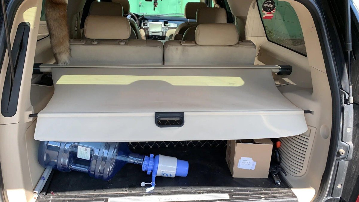 Шторка багажника Эскалейд 4